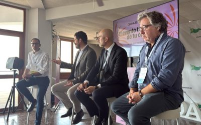 Orihuela Costa acoge una mesa redonda en torno a la IA, tecnología y turismo
