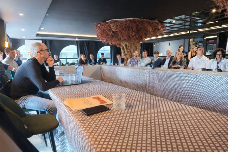 El Desayuno Innovador B-FY abordó la confianza digital y el control de accesos en la era de la IA