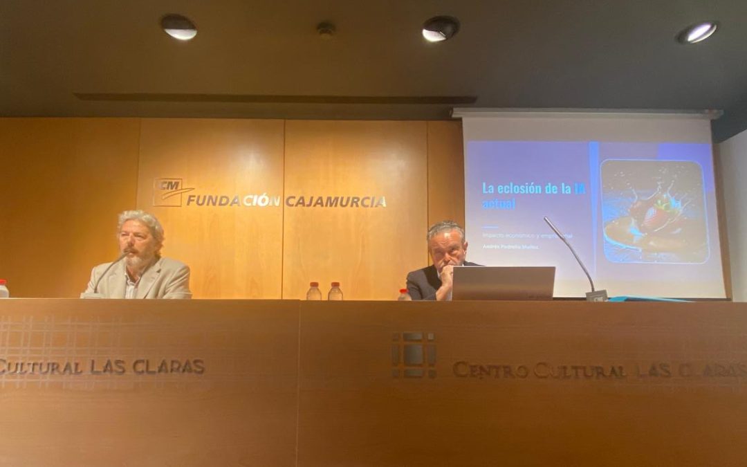 Andrés Pedreño analiza el impacto de la IA en el foro de la Fundación Cajamurcia: «Pasamos de herramientas estáticas a la revolución de los sistemas autónomos»